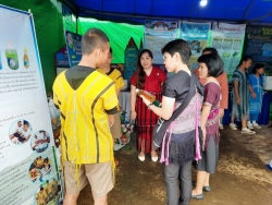 20240908134434(1).jpg - โรงเรียนบ้านแม่ต้อบใต้และคณะครูนักเรียน เข้าร่วมงานจัดแสดงผลงานนิทรรศการแสดงผลงานทางวิชาการโรงเรียนที่ตั้งในพื้นที่ลักษณะพิเศษ (โรงเรียนพื้นที่สูงในถิ่นทุรกันดารและพื้นที่เกาะ)  | https://maetobtai.ac.th