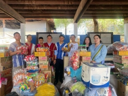 20250308095839(2).jpg - ขอขอบพระคุณผู้ใหญ่ใจดีจากโครงการหอบรักมาเติมฝัน ปันสุขให้เด็กแม่สะเรียงที่จัดกิจกรรมให้เด็ก ๆ ได้สนุกสนาน เลี้ยงอาหารเครื่องดื่มให้เด็กๆและบริจาคข้าวสารอาหารแห้ง ขนม นม เสื้อผ้า ของใช้  | https://maetobtai.ac.th