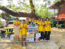 20250308095840(1).jpg - ขอขอบพระคุณผู้ใหญ่ใจดีจากโครงการหอบรักมาเติมฝัน ปันสุขให้เด็กแม่สะเรียงที่จัดกิจกรรมให้เด็ก ๆ ได้สนุกสนาน เลี้ยงอาหารเครื่องดื่มให้เด็กๆและบริจาคข้าวสารอาหารแห้ง ขนม นม เสื้อผ้า ของใช้  | https://maetobtai.ac.th