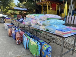 20250308102340(1).jpg - ขอขอบคุณ บริษัท Elephant Hills ที่ให้การสนับสนุนอุปกรณ์การเรียน เครื่องแบบนักเรียน ชุดเครื่องนอน ฯลฯ ให้กับนักเรียนโรงเรียนบ้านแม่ต้อบใต้และเยี่ยมชมห้องเรียน | https://maetobtai.ac.th