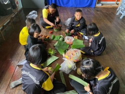 20250308134527(2).jpg - กิจกรรมวันลอยกระทง ประจำปีการศึกษา 2567 โดยมีวัตถุประสงค์เพื่อเป็นการส่งเสริมให้นักเรียนได้เรียนรู้ ได้ตระหนักและเห็นคุณค่าของวัฒนธรรม ประเพณี  | https://maetobtai.ac.th