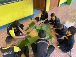 20250308134527(3).jpg - กิจกรรมวันลอยกระทง ประจำปีการศึกษา 2567 โดยมีวัตถุประสงค์เพื่อเป็นการส่งเสริมให้นักเรียนได้เรียนรู้ ได้ตระหนักและเห็นคุณค่าของวัฒนธรรม ประเพณี  | https://maetobtai.ac.th