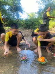 20250308134528(2).jpg - กิจกรรมวันลอยกระทง ประจำปีการศึกษา 2567 โดยมีวัตถุประสงค์เพื่อเป็นการส่งเสริมให้นักเรียนได้เรียนรู้ ได้ตระหนักและเห็นคุณค่าของวัฒนธรรม ประเพณี  | https://maetobtai.ac.th