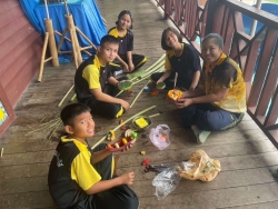 20250308134528.jpg - กิจกรรมวันลอยกระทง ประจำปีการศึกษา 2567 โดยมีวัตถุประสงค์เพื่อเป็นการส่งเสริมให้นักเรียนได้เรียนรู้ ได้ตระหนักและเห็นคุณค่าของวัฒนธรรม ประเพณี  | https://maetobtai.ac.th