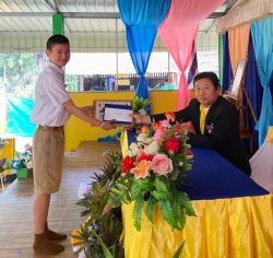 20240629053212(2).jpg - นายประหยัด นิลมล ผู้อำนวยการโรงเรียนบ้านแม่ต้อบใต้เป็นประธานในพิธีและกล่าวให้โอวาทแก่นักเรียนชั้นประถมศึกษาปีที่ 6 ที่สำเร็จการศึกษา ในกิจกรรมปัจฉิมนิเทศปีการศึกษา 2566 | https://maetobtai.ac.th