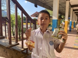 20240629054153(1).jpg - โรงเรียนบ้านแม่ต้อบใต้ กราบขอบพระคุณ พระครูใบฎีกาสุมิตร ถิรวิริโย ทาอ้าย ที่เมตตาเลี้ยงขนม/ลูกชิ้น ให้กับนักเรียนโรงเรียนบ้านแม่ต้อบใต้ | https://maetobtai.ac.th
